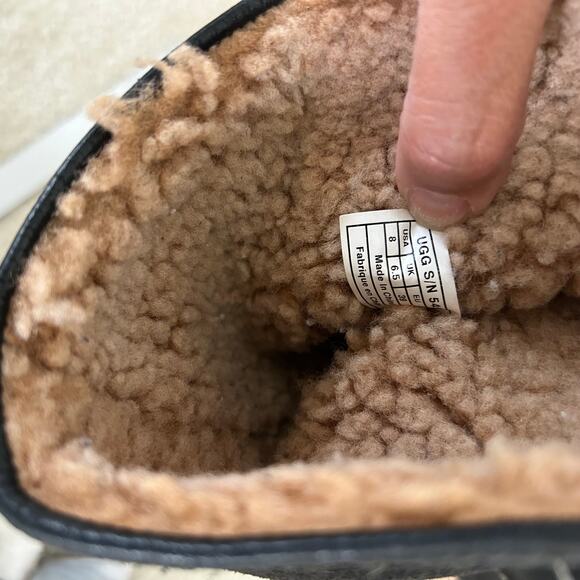 UGG Brooks Tall Black Leather Boots Genuine Sheepskin Lining Women’s Sz 8 Winter - Picture 14 of 16